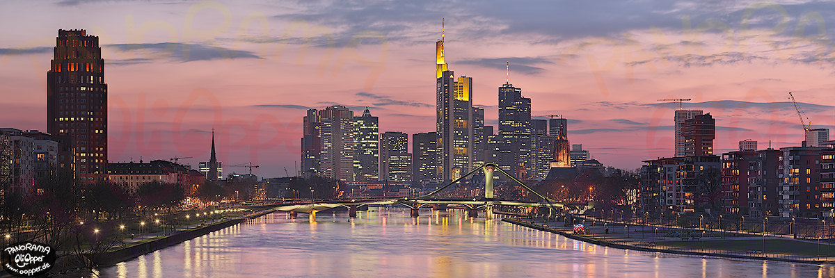 Frankfurt am Main - Die Skyline von der Deutschherrnbrcke bei Nacht - p407 - (c) by Oliver Opper